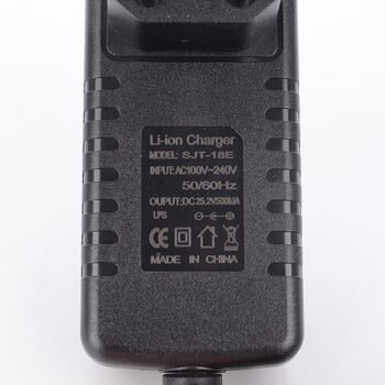 Urbis polnilec za električni skiro 29.4V 0,6A - UX2